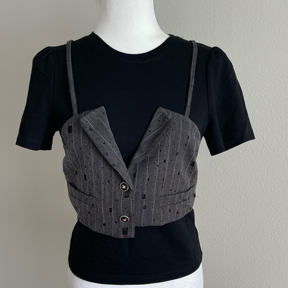 Black and Gray Women's Layered Top Size L